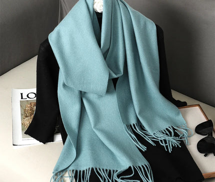 Écharpe Douce Bleu Pastel à Franges