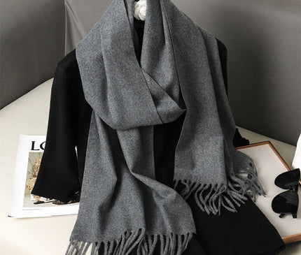 Écharpe Grise Élégante à Franges