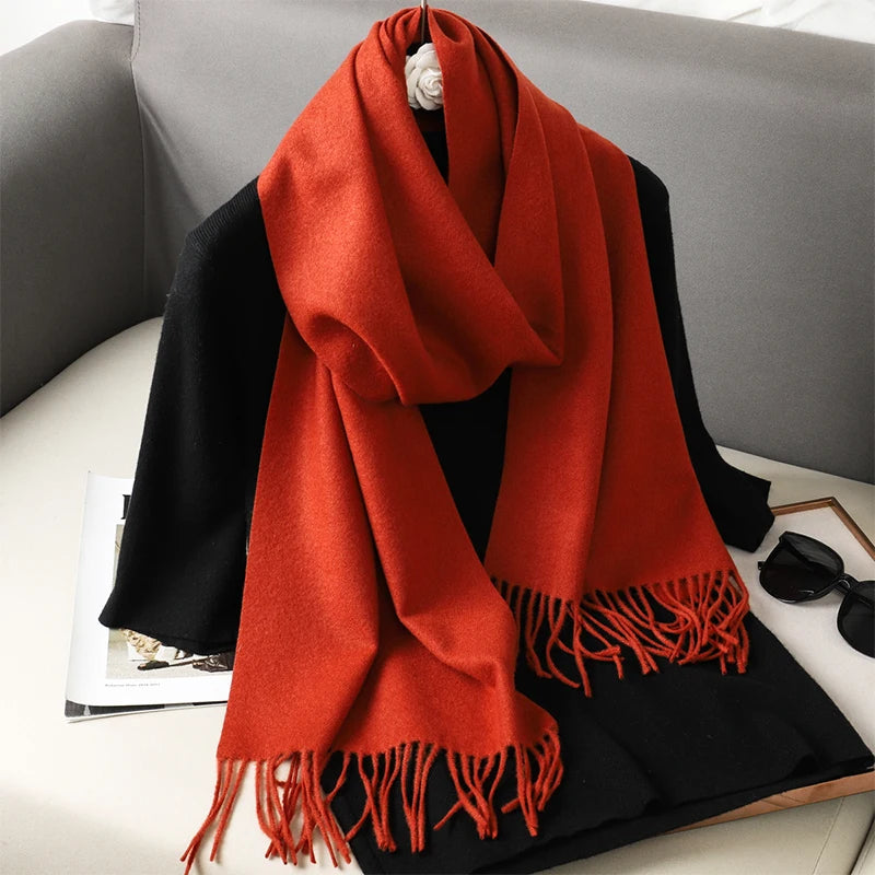 Écharpe Rouge à Franges Élégante