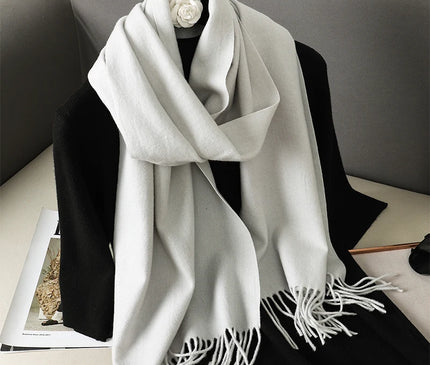 Écharpe Blanche Élégante à Franges